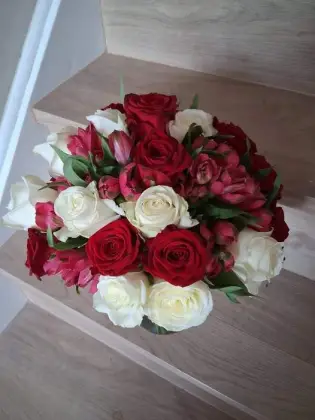 Luxury Red and White Rose Bouquet