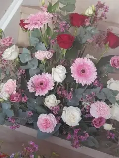 Red and Pink Rose Luxury Display