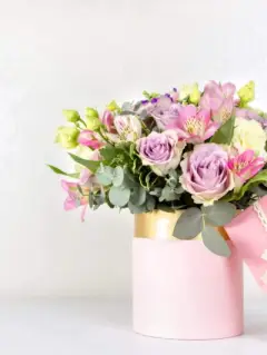 Beautiful,Bouquet,Of,Flowers,In,Round,Box,And,Pink,Gift
