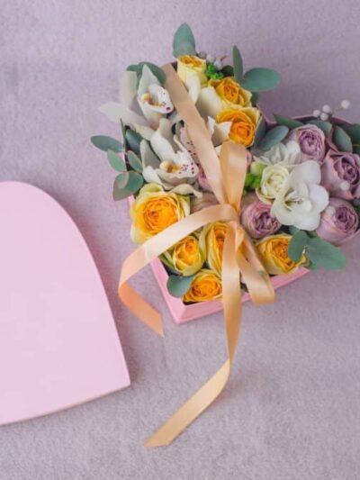 Flowers bouquet arrangement in heart pink hatbox dartford florist