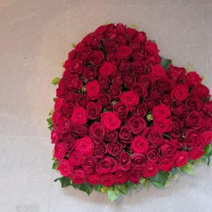 100 rose heart