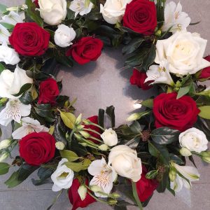 red and white rose ring