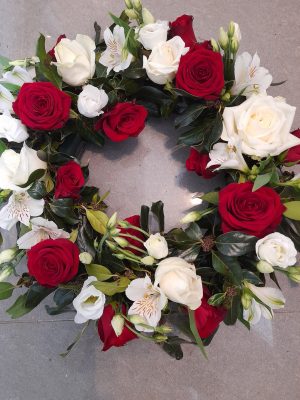 red and white rose ring
