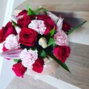red and pink hat box roses and carnations