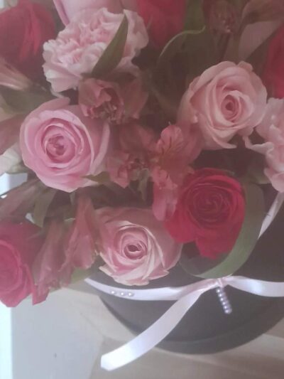 Pink Haze Rose Hatbox and Free Cakes