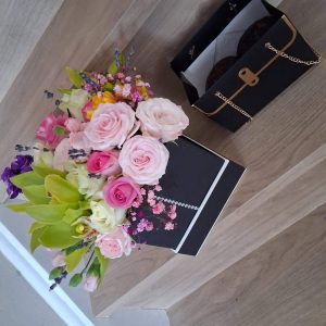 Scented Hatbox Flowers and Cakes