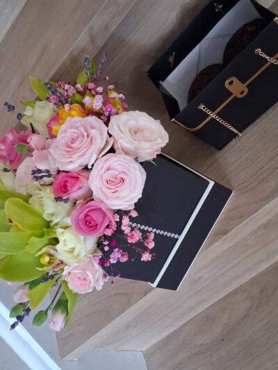 Scented Hatbox Flowers and Cakes