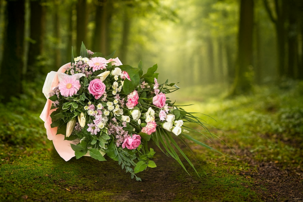 Pink Flat Packed Bouquet – Fresh Seasonal Blooms